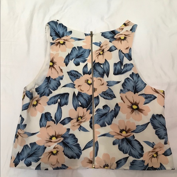 Floral Print Crop Top - Picture 2 of 2